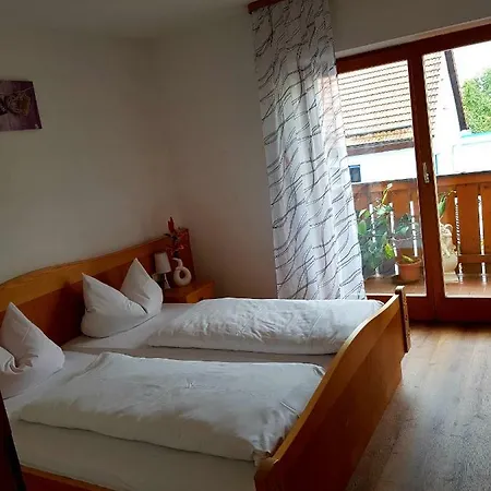 Gaestehaus Schroetter بيت ضيافة لام
